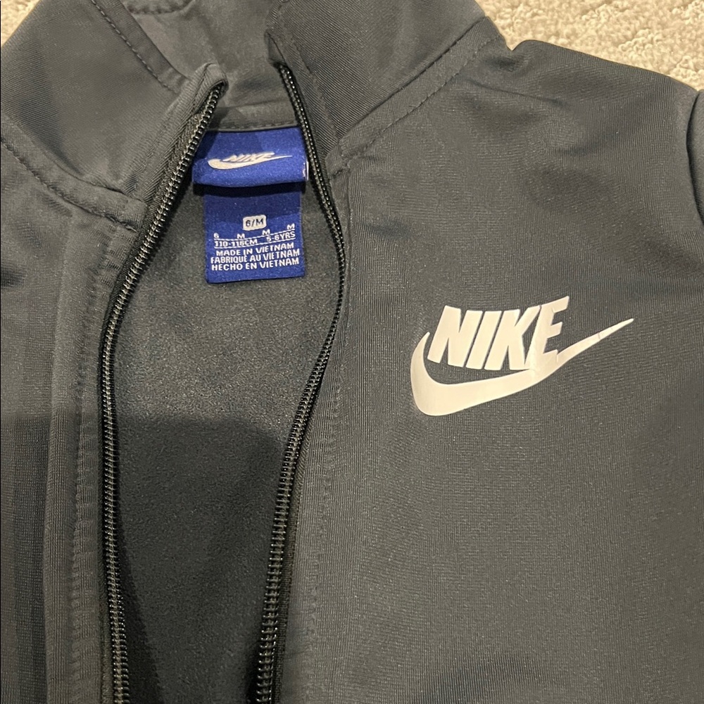 Nike Black Full-Zip Athletic Jacket - Picture 3 of 5